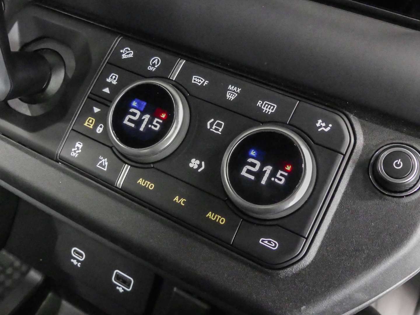 Land Rover Defender 90 X-Dynamic SE D250 - 2023 - Joinsteer - #11