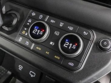 Land Rover Defender 90 X-Dynamic SE D250 — photo 11