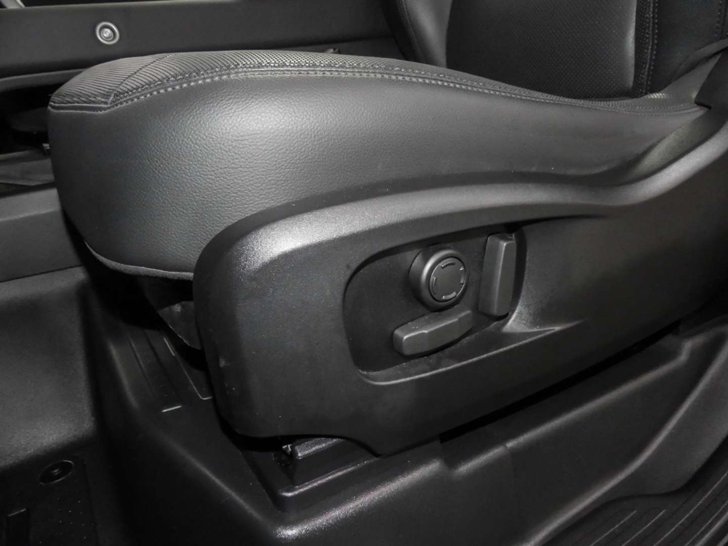 Land Rover Defender 90 X-Dynamic SE D250 - 2023 - Joinsteer - #14