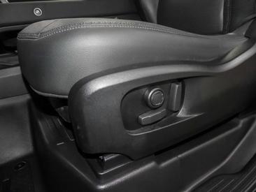 Land Rover Defender 90 X-Dynamic SE D250 — photo 14