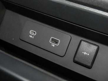Land Rover Defender 90 X-Dynamic SE D250 — photo 17