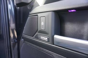 Land Rover Defender V8 P425 — photo 16