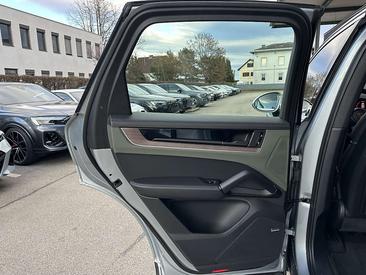 Porsche Cayenne III E-Hybrid — photo 11