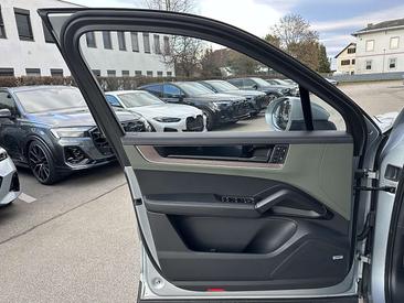 Porsche Cayenne III E-Hybrid — photo 26