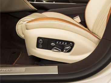 Bentley Flying Spur V6 Hybrid — photo 16