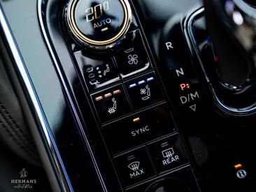 Bentley Flying Spur V8 Mulliner First Edition — photo 24