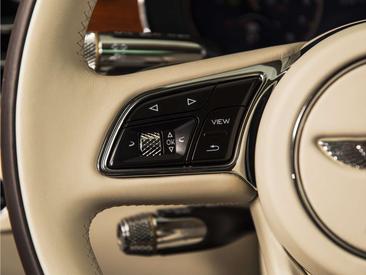Bentley Flying Spur V6 Hybrid — photo 32