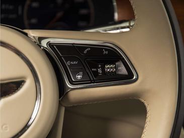 Bentley Flying Spur V6 Hybrid — photo 33