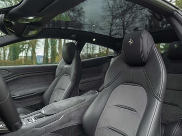 Ferrari GTC4Lusso — photo 9