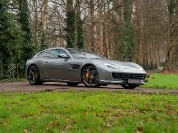 Ferrari GTC4Lusso — photo 17