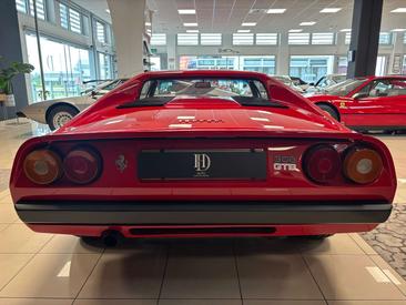 Ferrari 308 GTB — photo 13