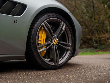 Ferrari GTC4Lusso — photo 21