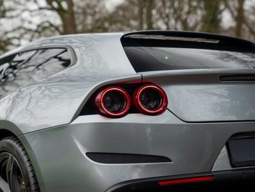 Ferrari GTC4Lusso — photo 26