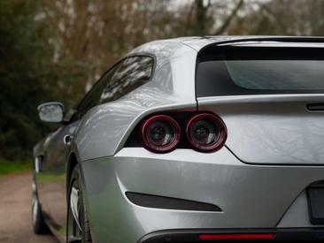 Ferrari GTC4Lusso — photo 29