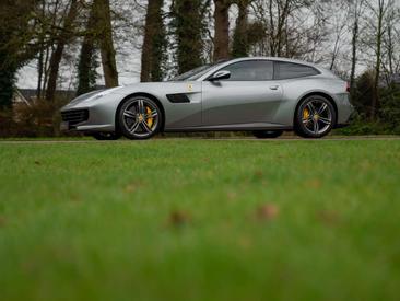 Ferrari GTC4Lusso — photo 34