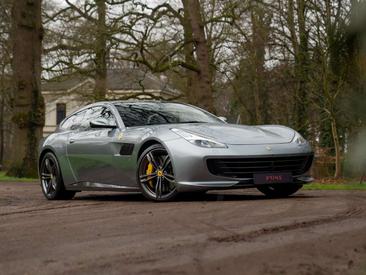 Ferrari GTC4Lusso — photo 37