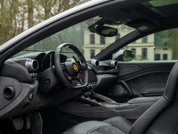 Ferrari GTC4Lusso — photo 40