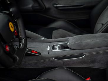 Ferrari GTC4Lusso — photo 43