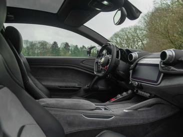 Ferrari GTC4Lusso — photo 46