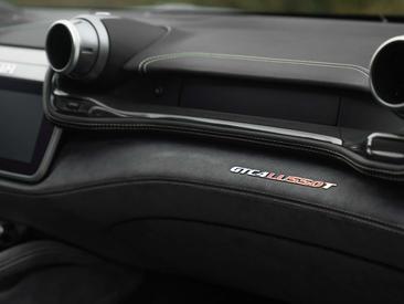 Ferrari GTC4Lusso — photo 48