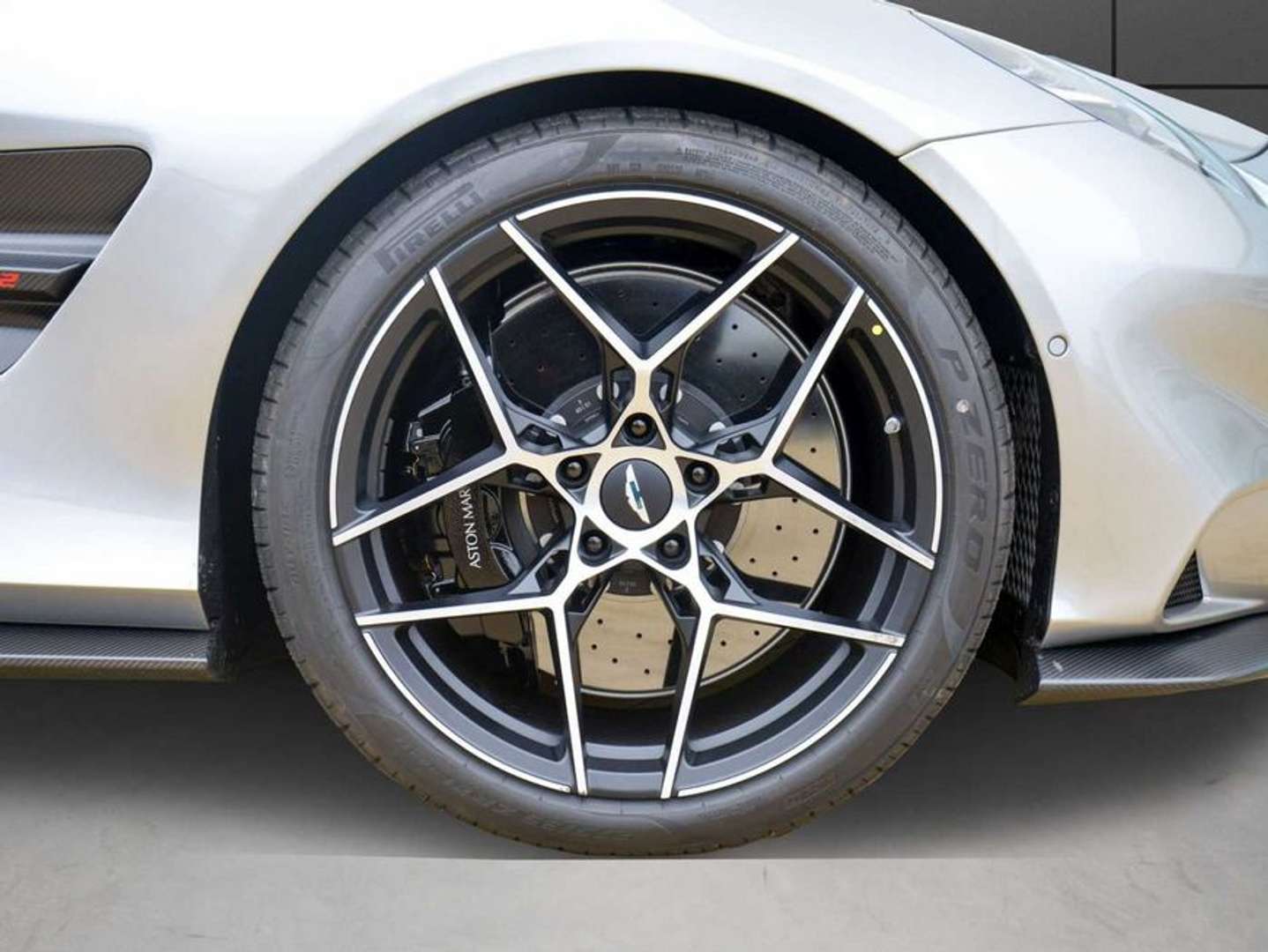 Aston Martin Vanquish Coupé - 2025 - Joinsteer - #4