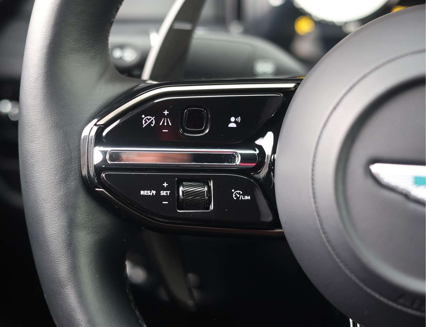 Aston Martin DB12 4.0 V8 - 2025 - Joinsteer - #28