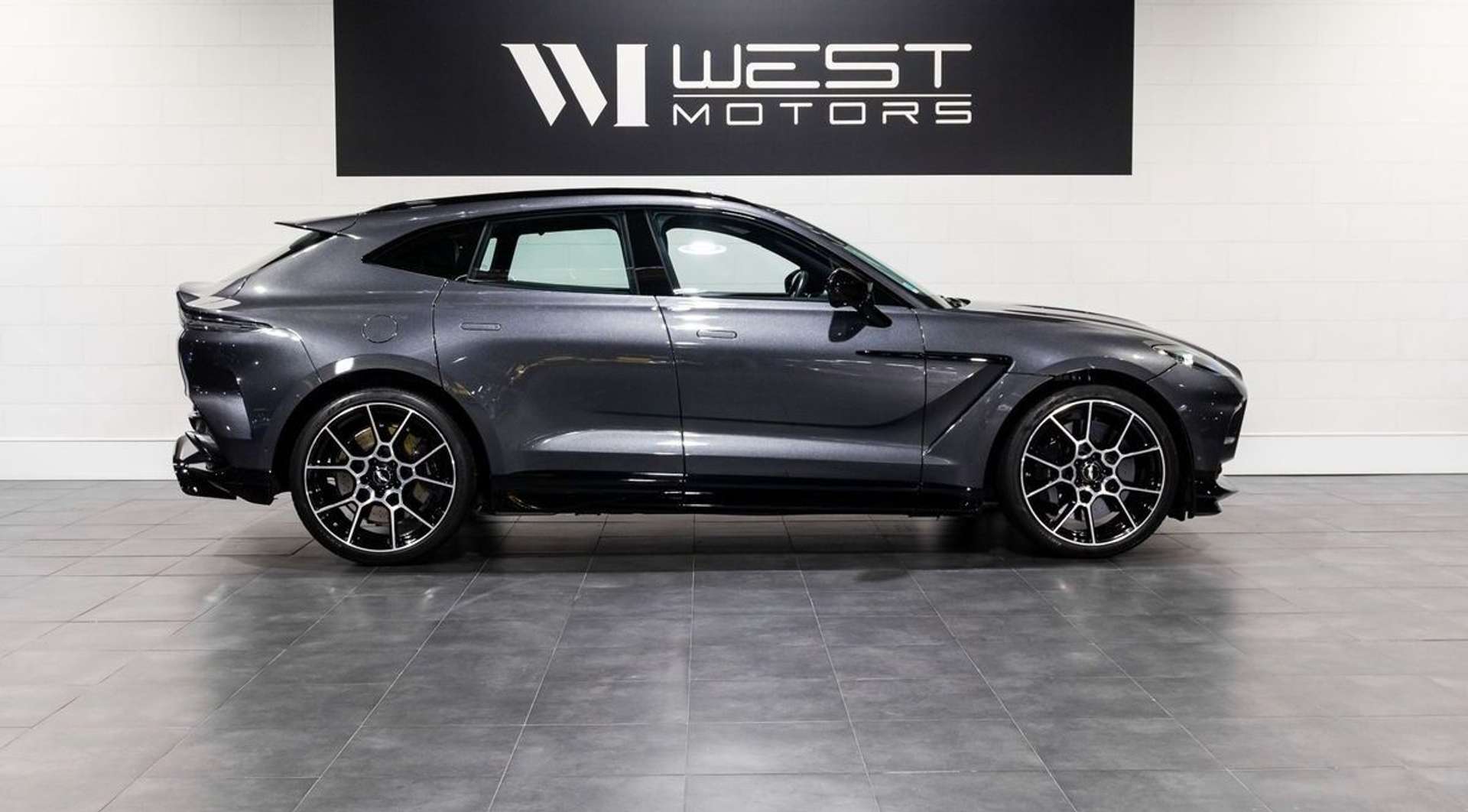 Aston Martin DBX 707 Black Pack - 2022 - Joinsteer - #3