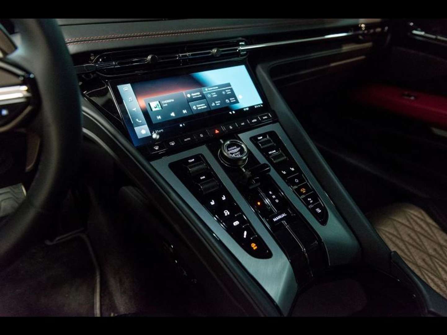 Aston Martin DB12 V8 4.0 680ch BVA8 - 2025 - Joinsteer - #11