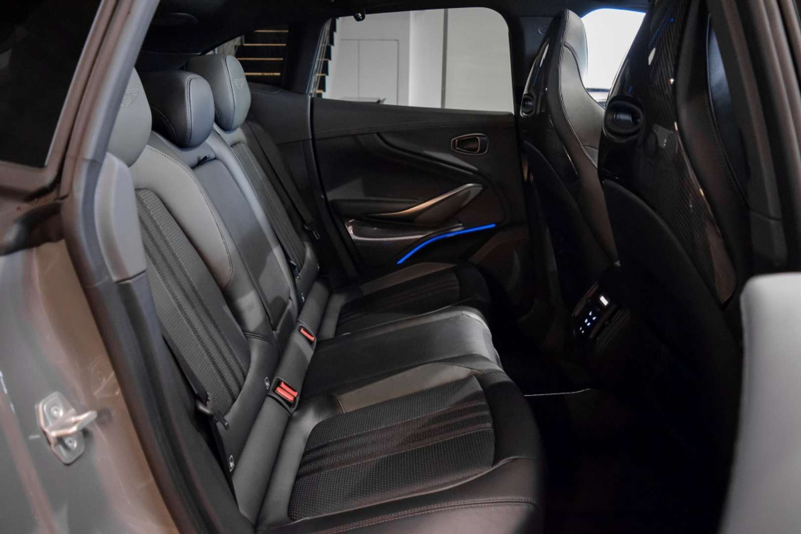 Aston Martin DBX 4.0 AWD - 2026 - Joinsteer - #10