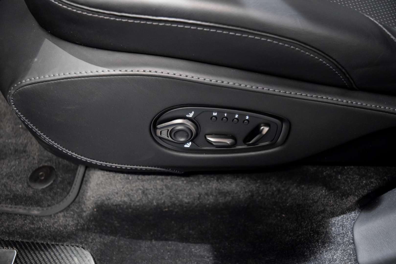 Aston Martin DBX 4.0 AWD - 2026 - Joinsteer - #20