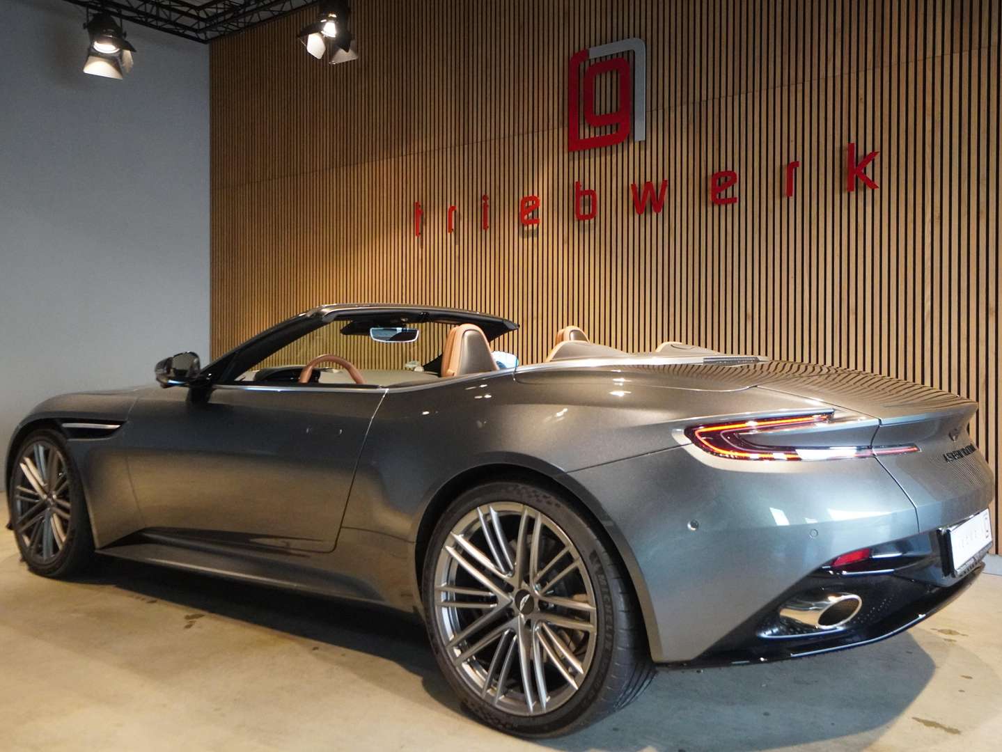 Aston Martin DB12 Volante 4.0 V8 B&W - 2024 - Joinsteer - #3