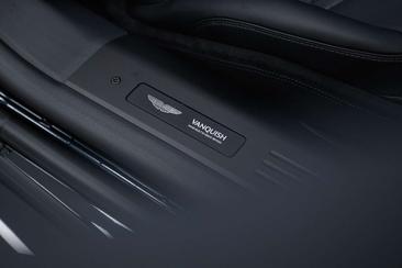 Aston Martin Vanquish Volante — photo 33