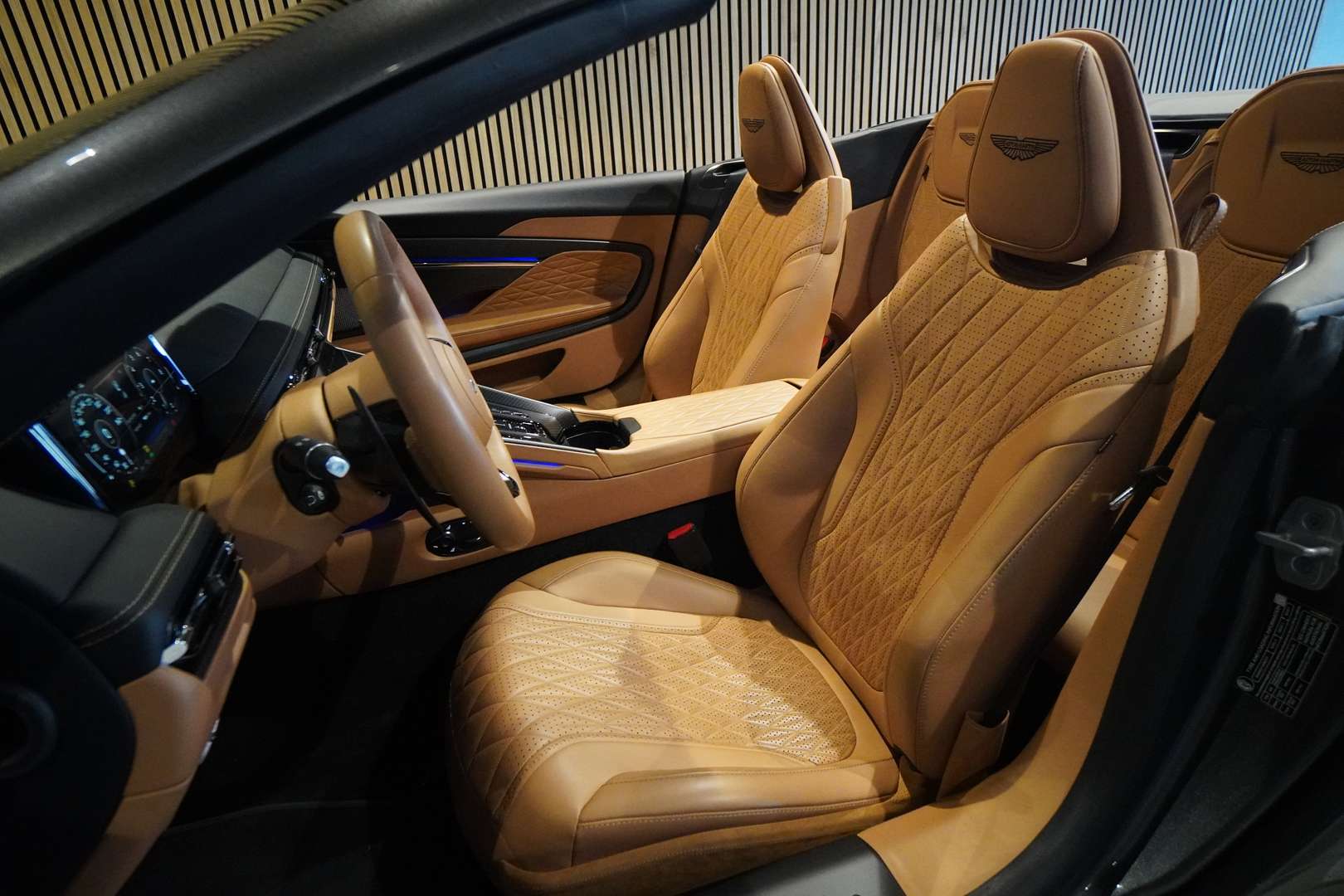 Aston Martin DB12 Volante 4.0 V8 B&W - 2024 - Joinsteer - #9