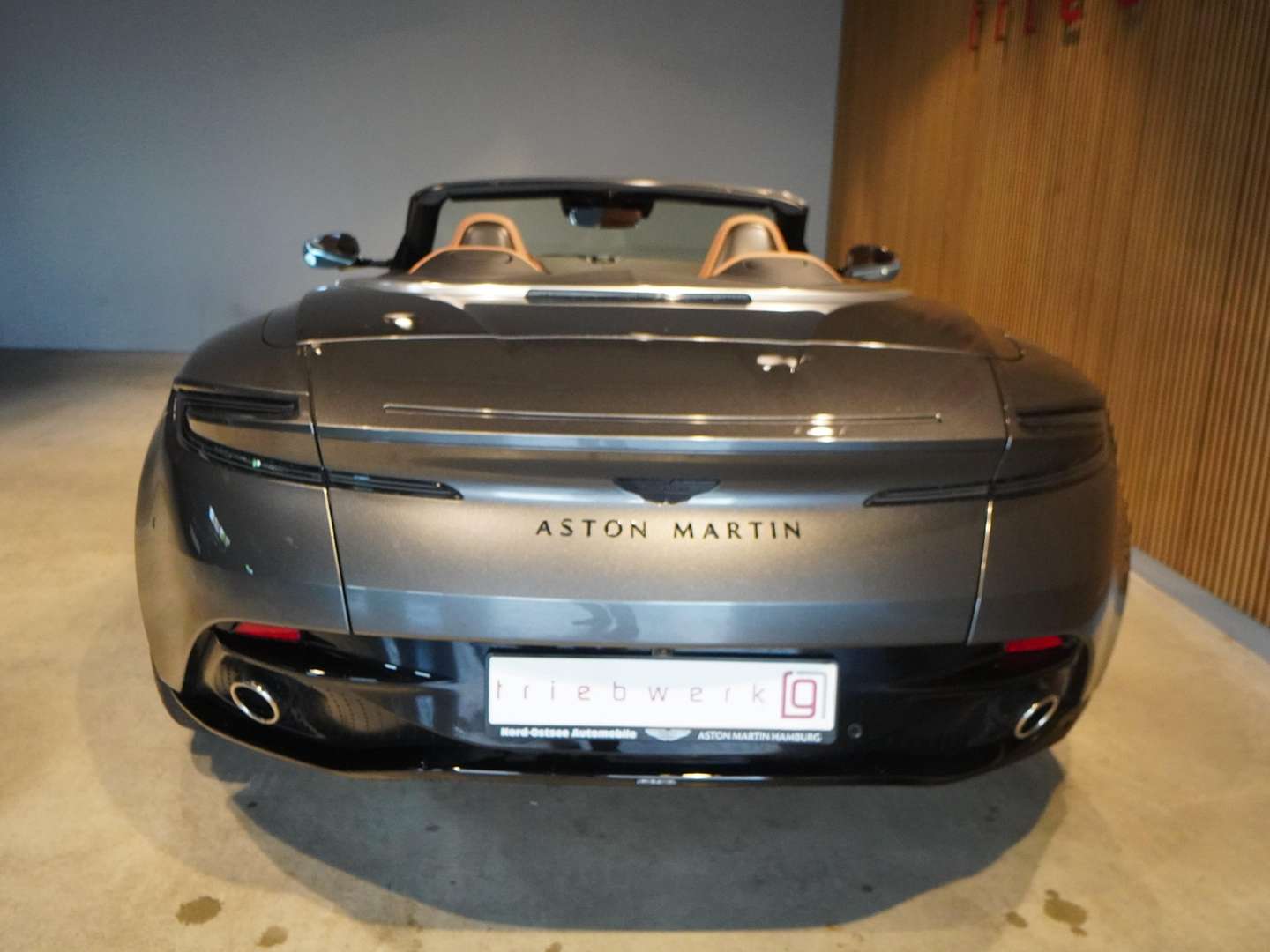 Aston Martin DB12 Volante 4.0 V8 B&W - 2024 - Joinsteer - #16