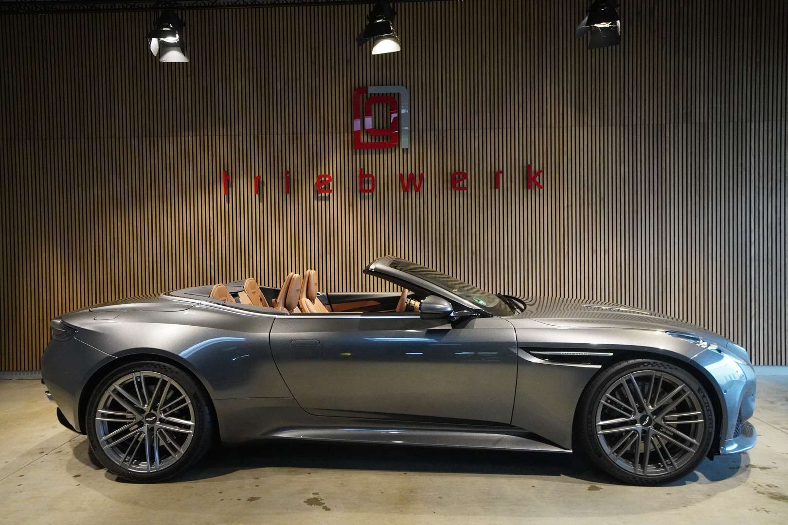 Aston Martin DB12 Volante 4.0 V8 B&W - 2024 - Joinsteer - #18