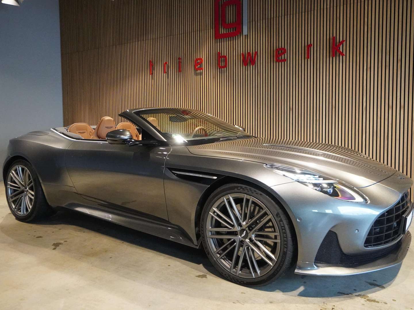 Aston Martin DB12 Volante 4.0 V8 B&W - 2024 - Joinsteer - #19