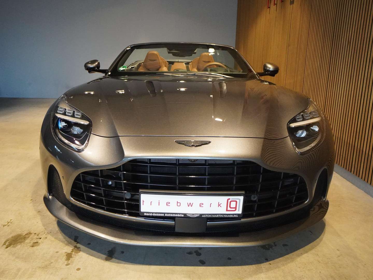 Aston Martin DB12 Volante 4.0 V8 B&W - 2024 - Joinsteer - #21