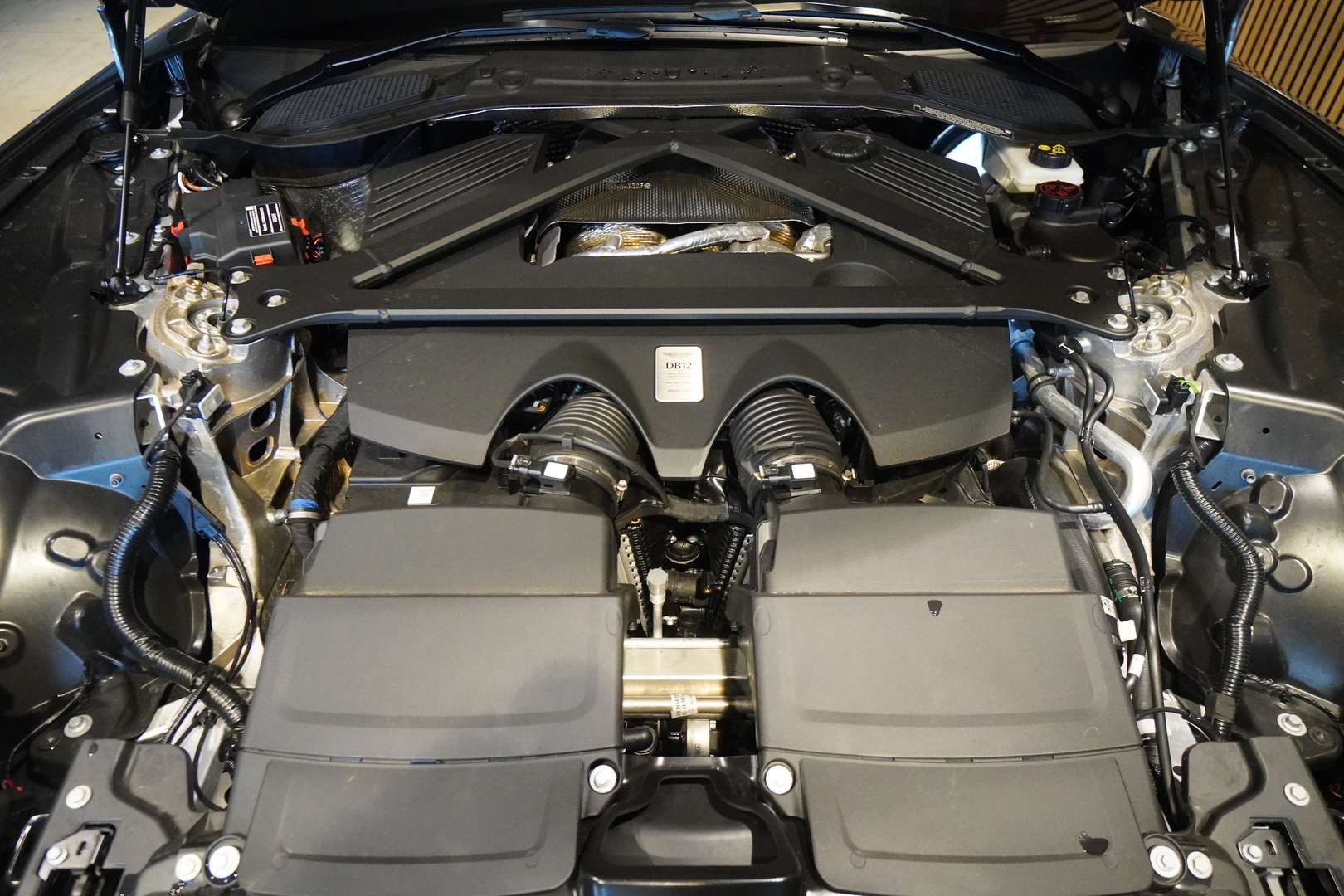 Aston Martin DB12 Volante 4.0 V8 B&W - 2024 - Joinsteer - #23