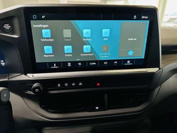 Volkswagen Transporter Combi TDI — photo 9