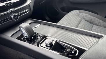 Volvo XC60 B4 Core — photo 19