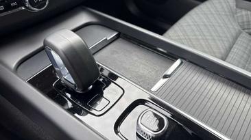 Volvo XC60 B4 Core — photo 22