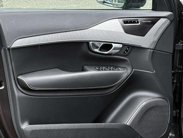 Volvo XC90 R-DESIGN — photo 16