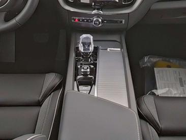 Volvo XC60 B5 Plus — photo 10