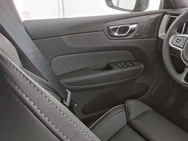 Volvo XC60 B5 Plus — photo 12