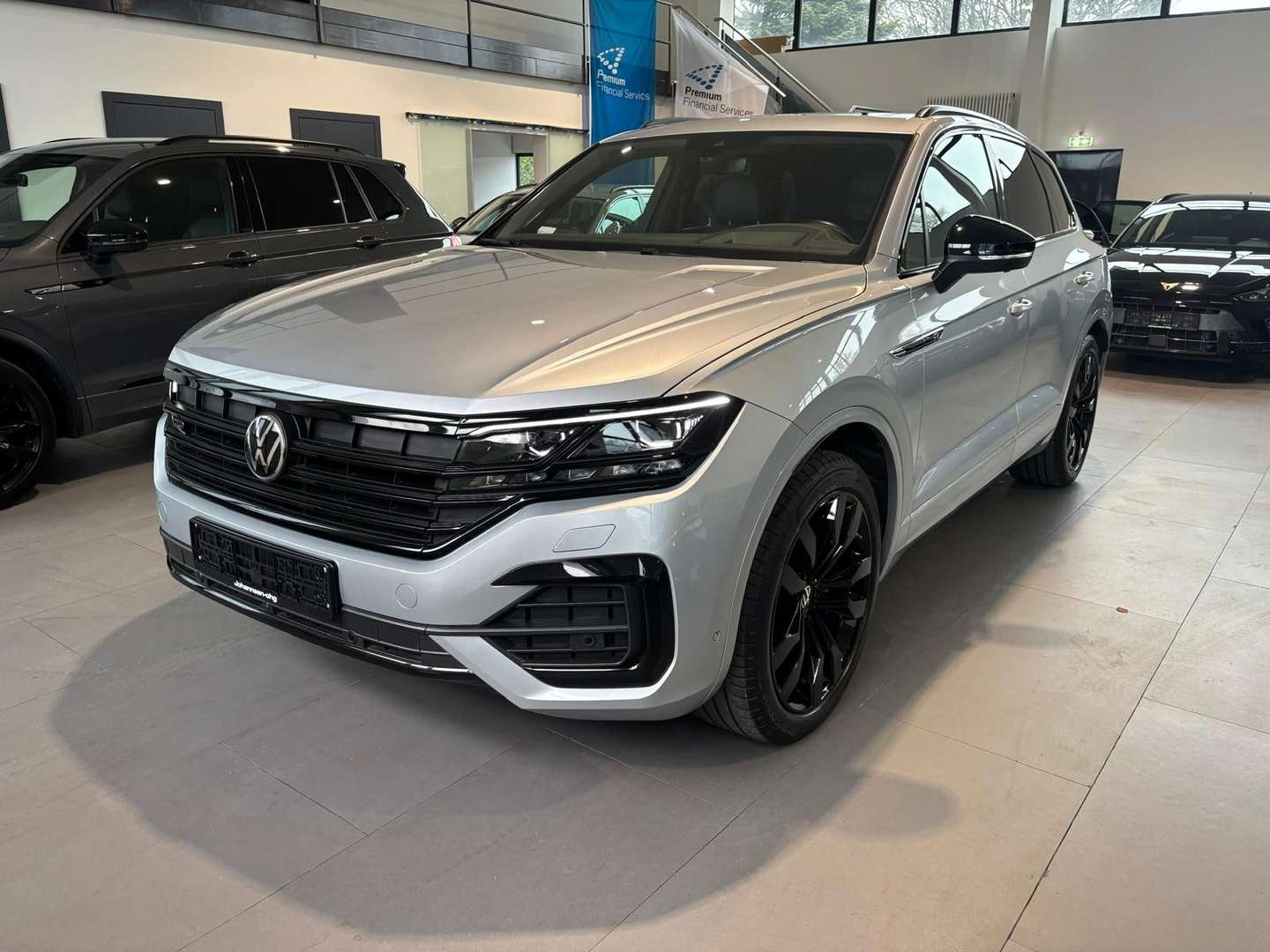 Volkswagen Touareg 4Motion R-Line - 2022 - Joinsteer - #1