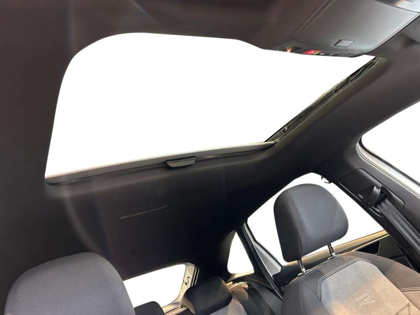 Volkswagen Taigo R-Line - 2025 - Joinsteer - #12