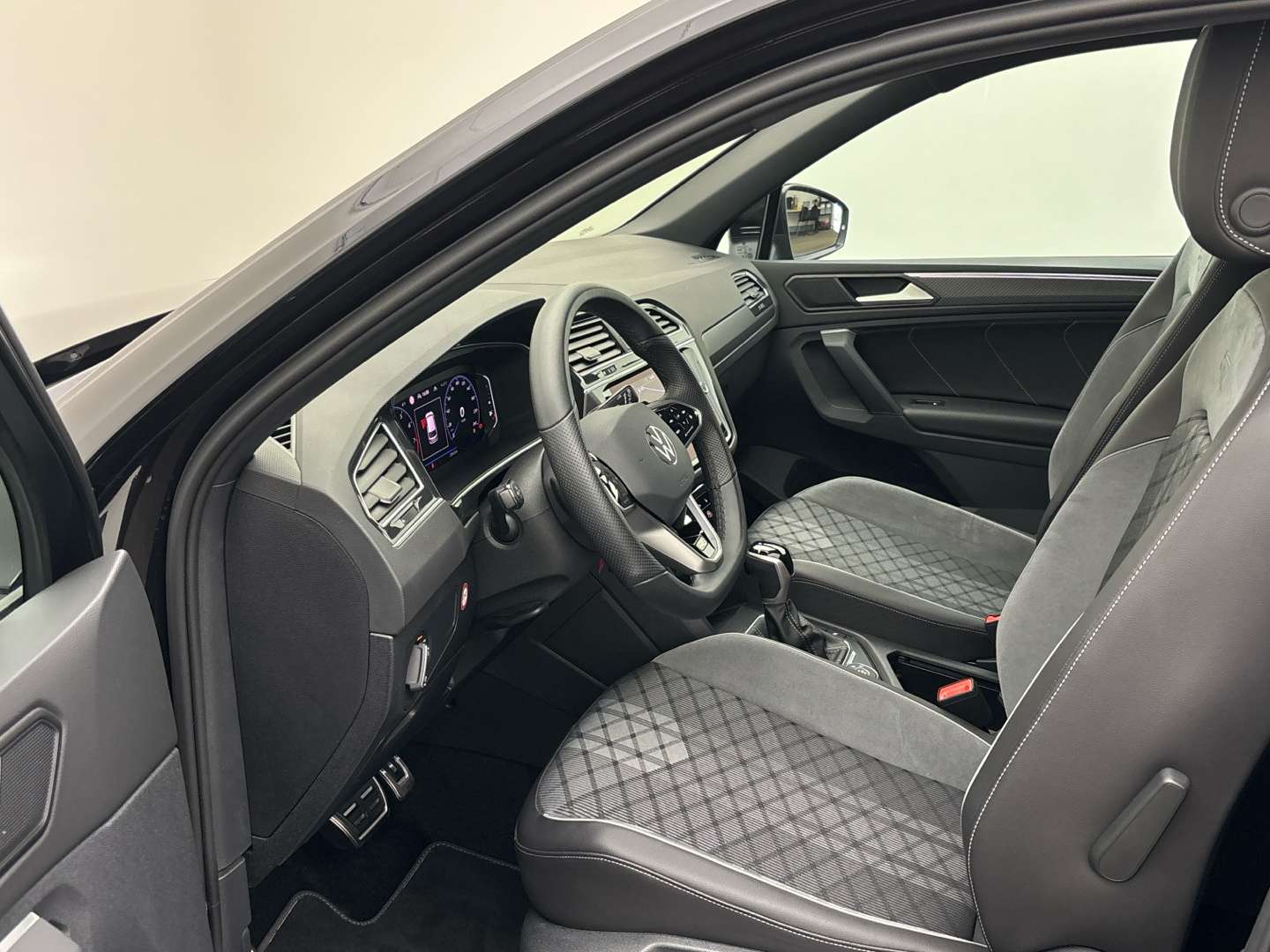 Volkswagen TIGUAN R-Line - 2024 - Joinsteer - #9