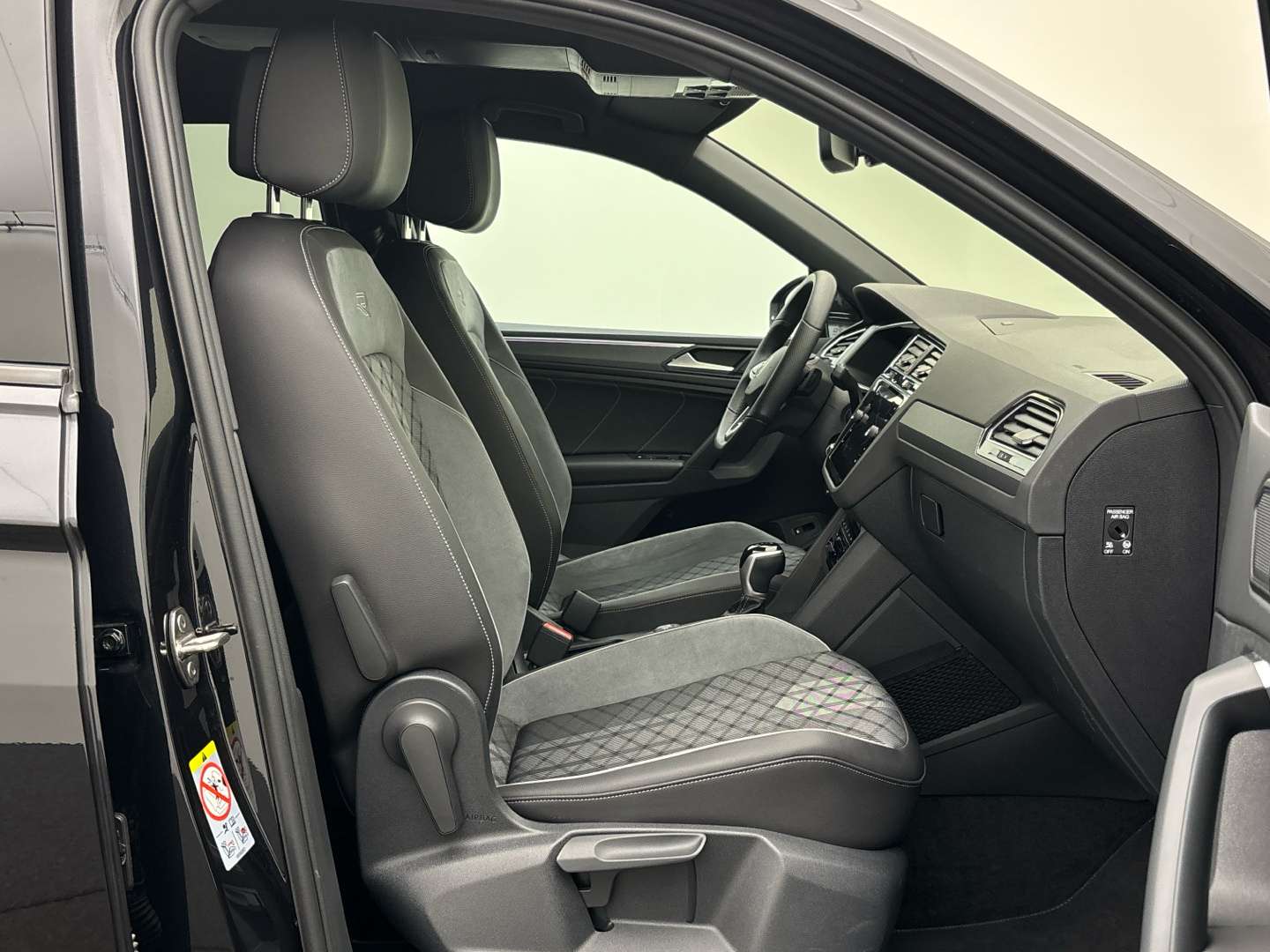 Volkswagen TIGUAN R-Line - 2024 - Joinsteer - #10