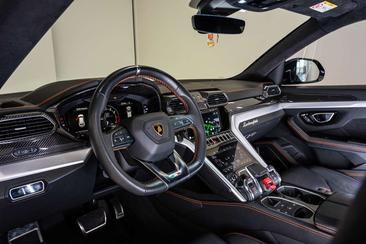 Lamborghini Urus — photo 21