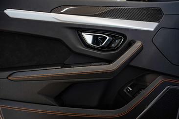 Lamborghini Urus — photo 25